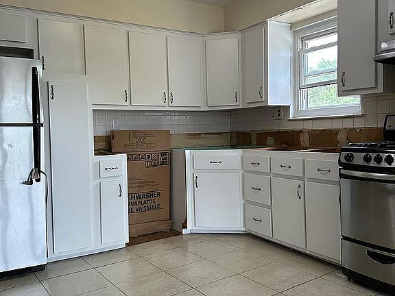 4th image of 22-12 42nd St #2