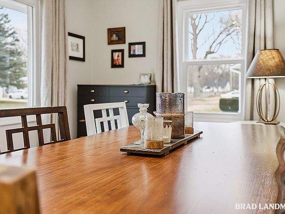 3rd image of 2317 Holly Ave