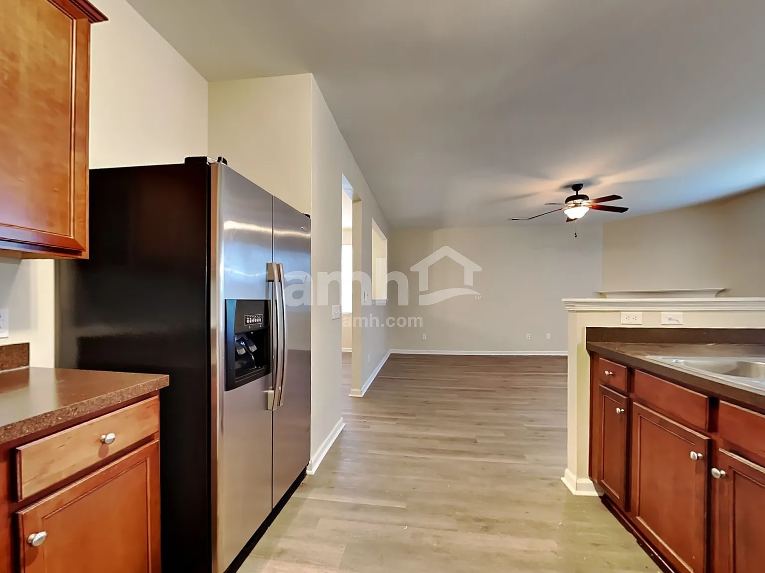 4 bed, 2.5 bath, 2392 sqft, $2,520 — Photo 4
