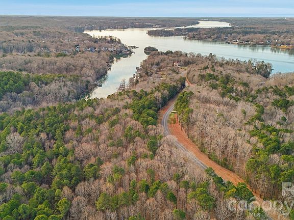 3rd image of 8930 Island Point Rd