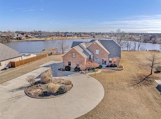 3004 Twin Lake Dr, Moore, OK 73165