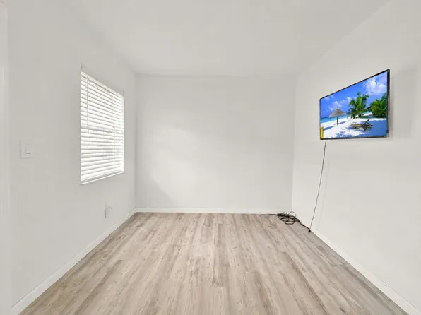 7 Salamanca Ave #5, Miami, FL 33134