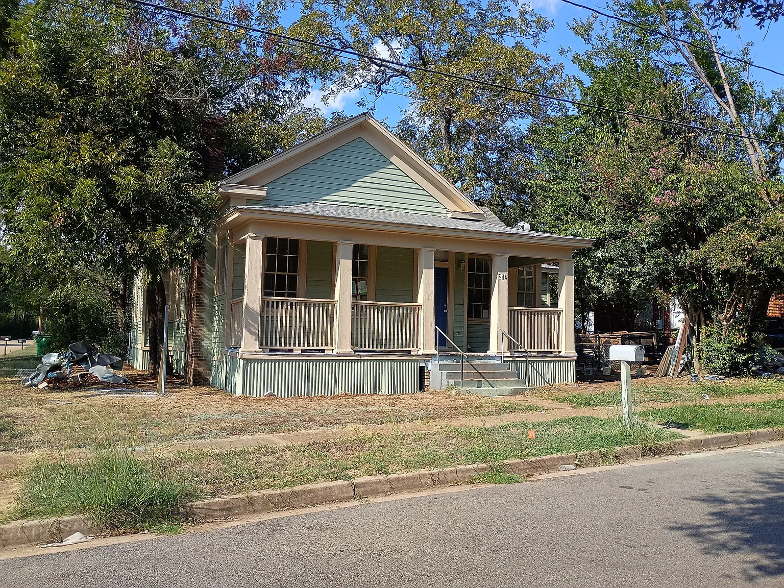 3 bed, 1800 sqft, $1,850 — Photo 1