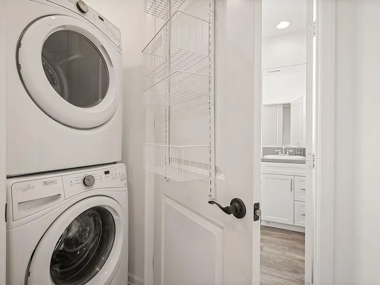 private washer/dryer