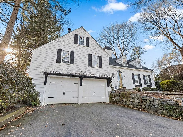 146 Arnold Rd — Photo 2