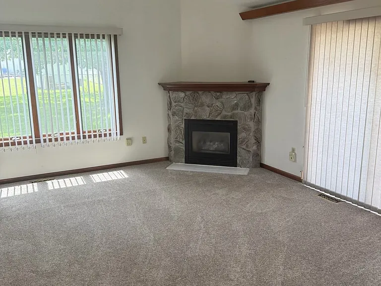 1127 Indiana Ave — Photo 3