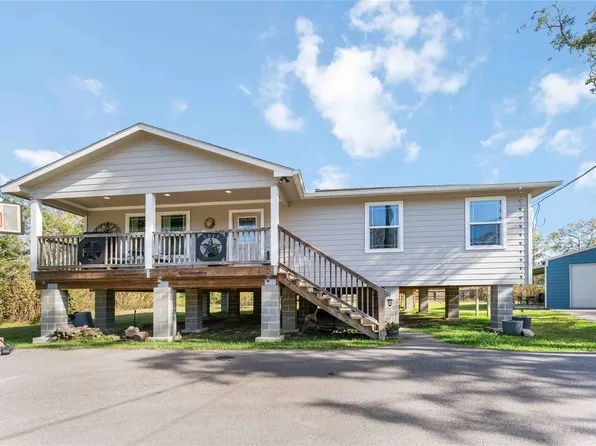 2615 Commerce Dr, Liverpool, TX 77577