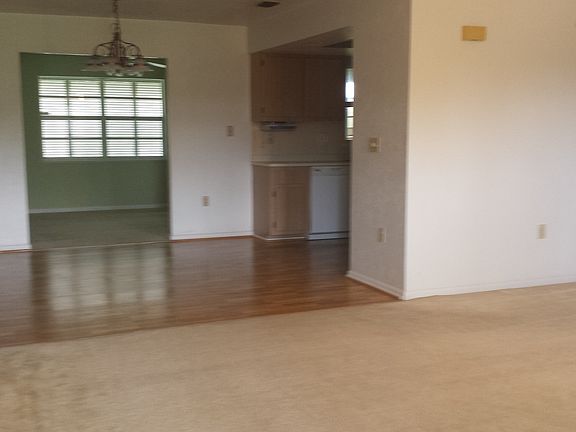 3rd image of 233 Eaglesmere Dr