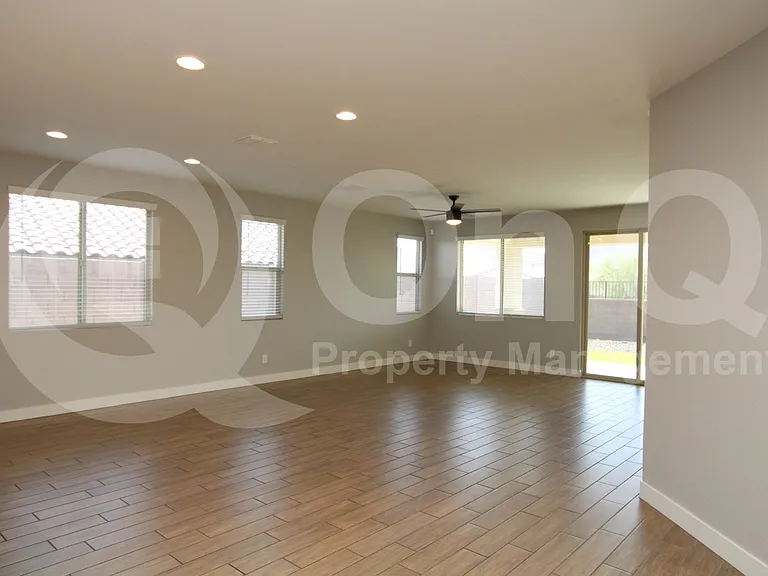 16535 W Desert Ln — Photo 5