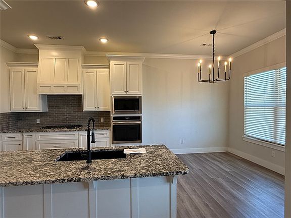 5th image of 2105 Crandall Rd