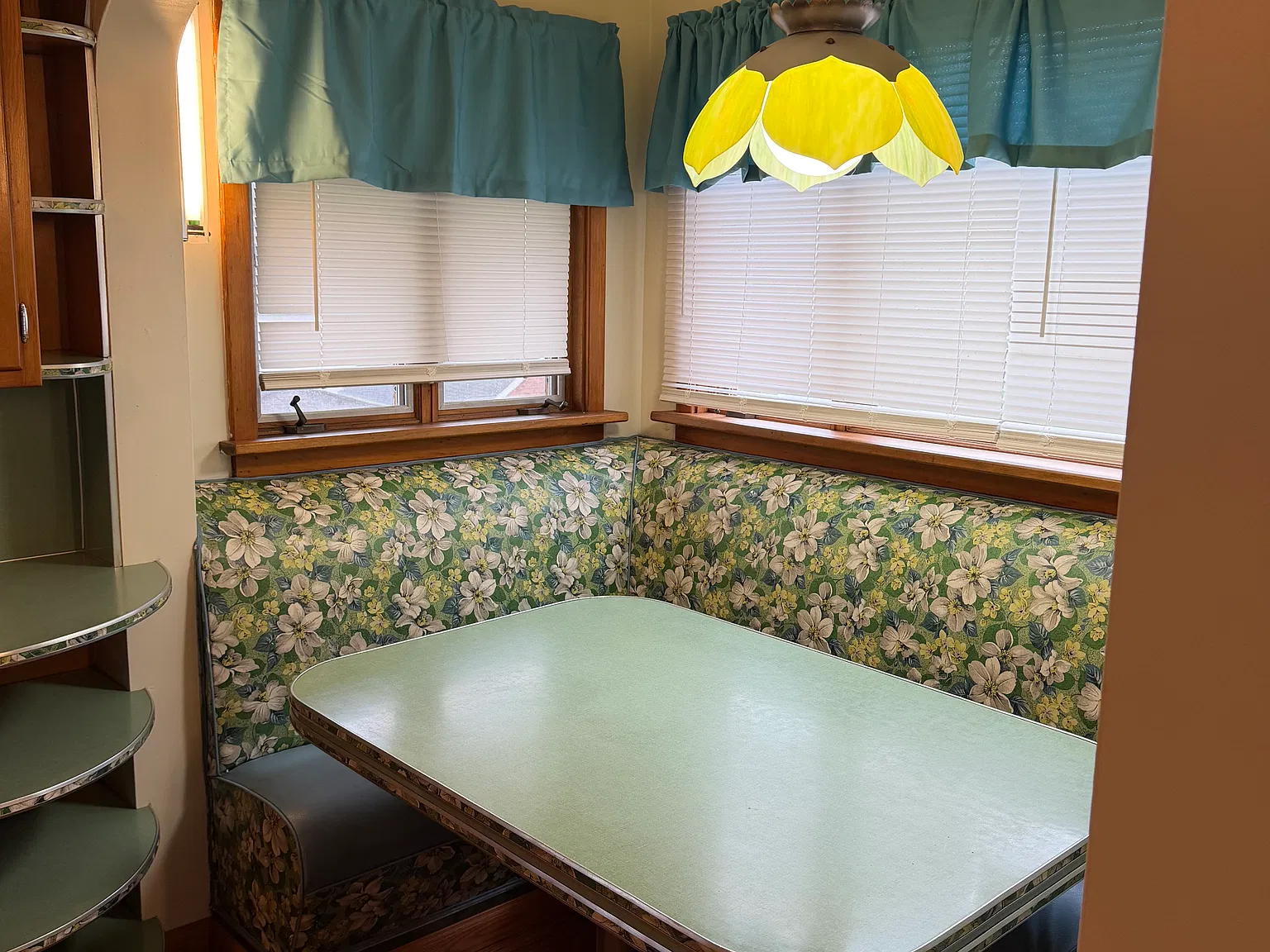 2 bed, $900 — Photo 2