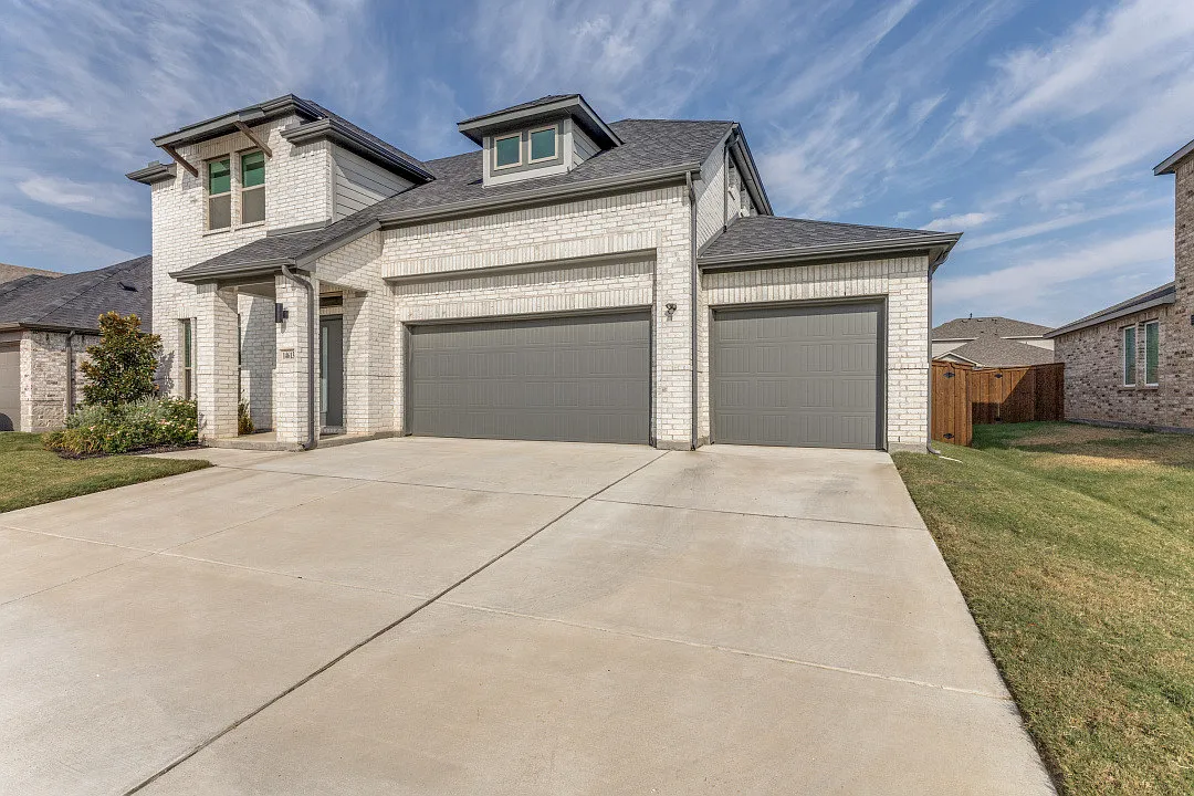 4 bed, 2426 sqft, $3,100 — Photo 2