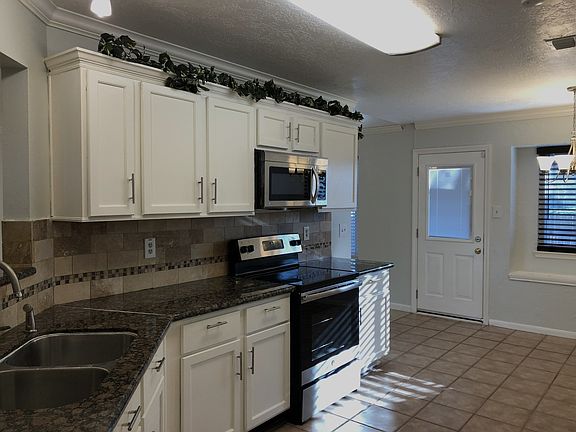 5th image of 11075 Landsbury Ct
