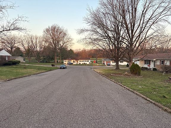 5th image of 21 Golf Dr
