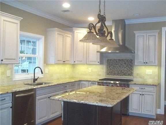 3rd image of 217 N Hickory St