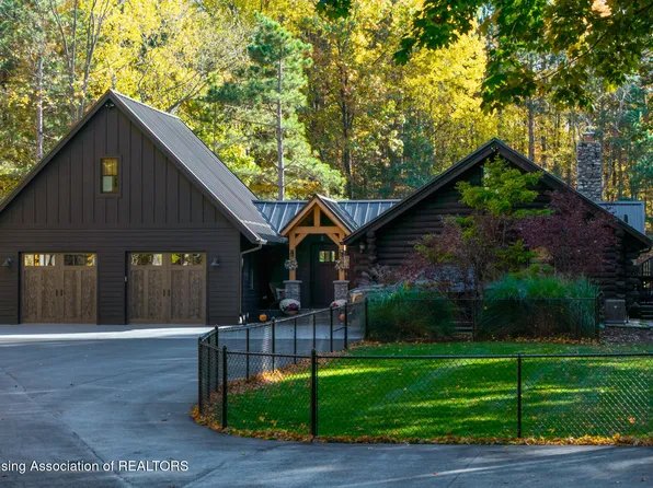 880 Holly Ct, Williamston, MI 48895