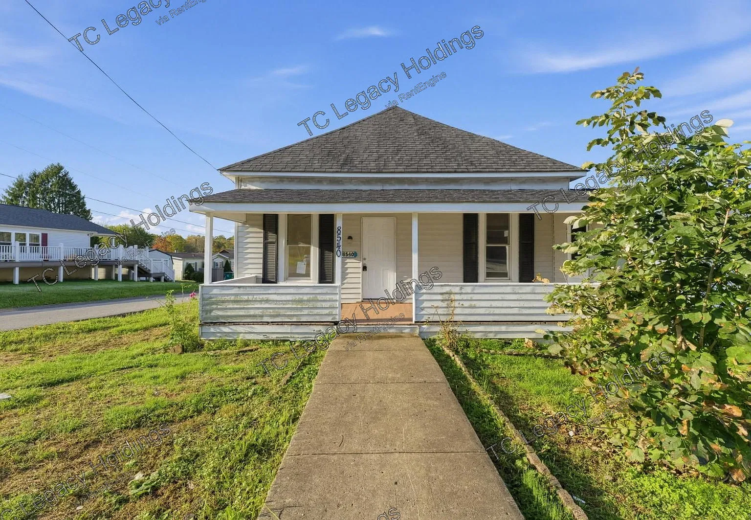 3 bed, 1.0 bath, 1000 sqft, $1,300 — Photo 1