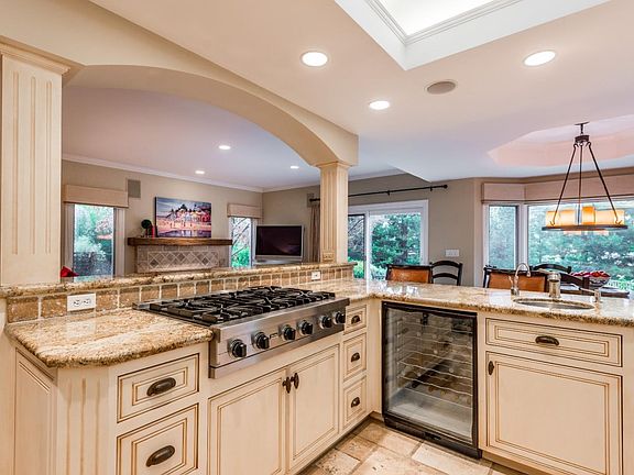 5th image of 15676 Oak Knoll Dr