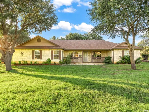 155 COUNTRY GDNS, La Vernia, TX 78121