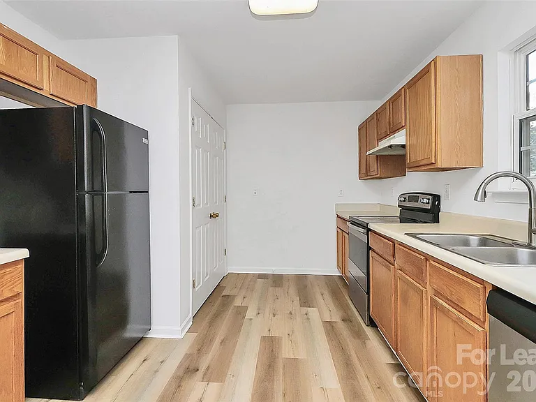 1215 McAllister Dr — Photo 13