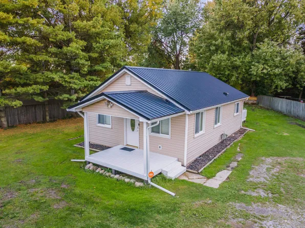 990 Pine Rd, Bay City, MI 48706