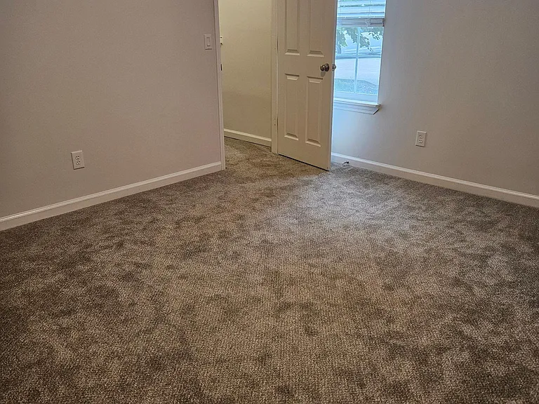 Redwood Park Apartments — Photo 23