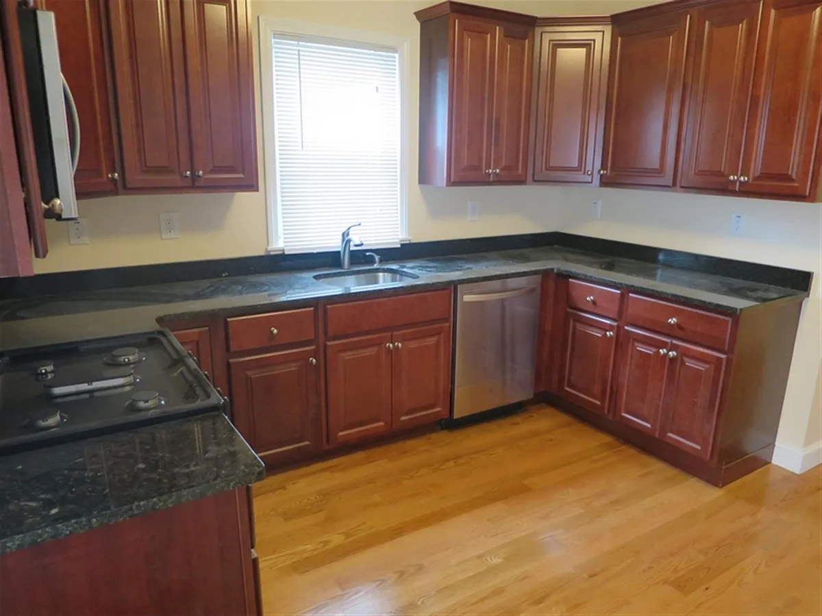 Building Photo - 135 Willow Ave #2