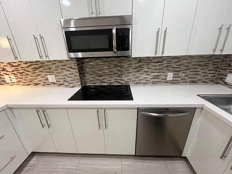 1109 E Broward Blvd #1 — Photo 7