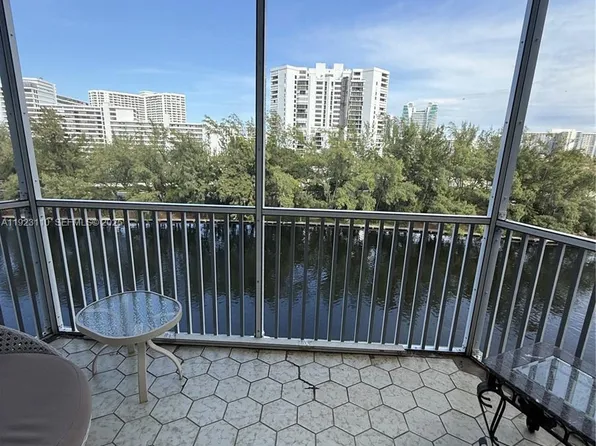300 Diplomat Pkwy APT 712, Hallandale, FL 33009