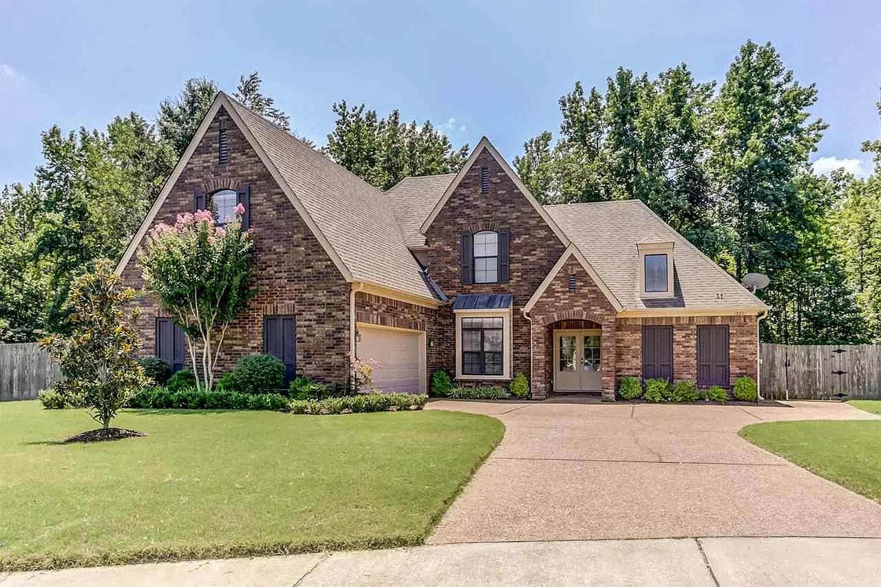4 bed, 3.0 bath, 2896 sqft, $2,750 — Photo 1