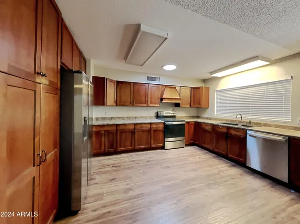 19038 N 2ND Avenue, Phoenix, AZ 85027