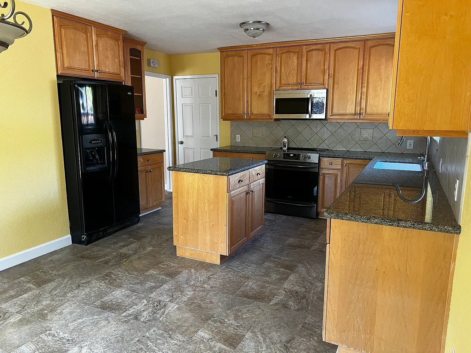 3 bed, 1478 sqft, $4,600 — Photo 4