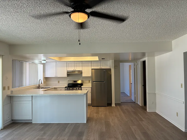 3672 W Oakland St — Photo 13