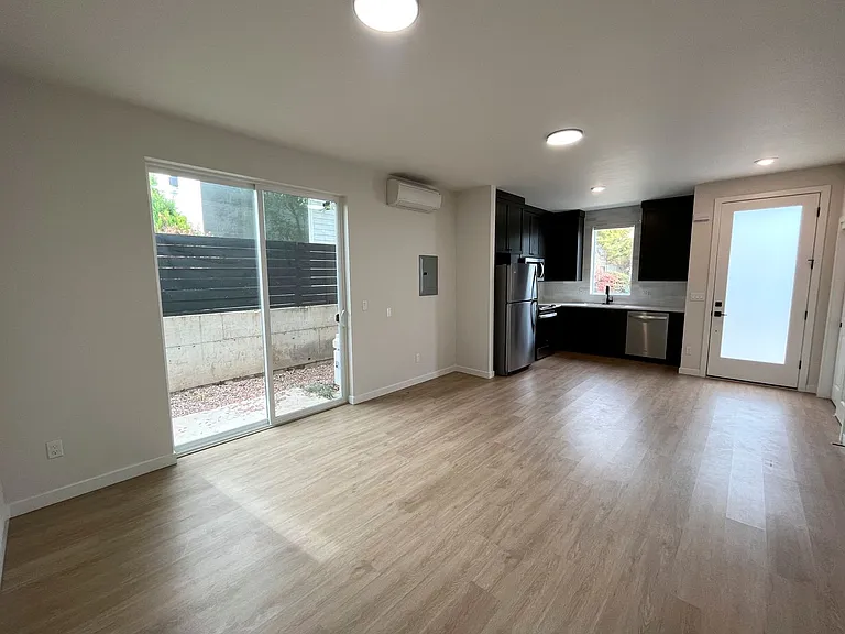 4725 N Williams Ave — Photo 6