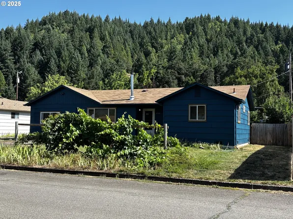 47753 W 2nd St, Oakridge, OR 97463