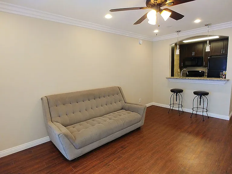 Villa De Adel Apts — Photo 93