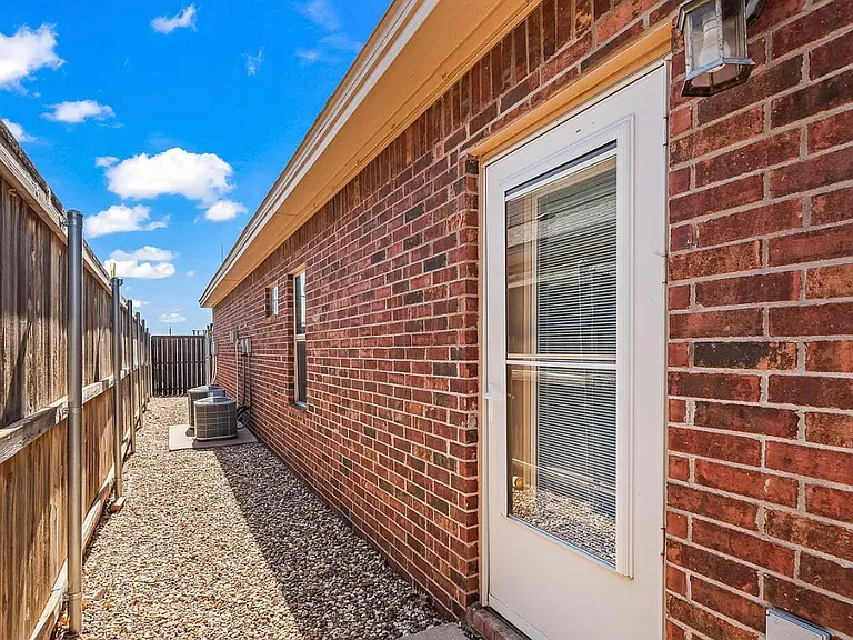 10507 Quinton Ave — Photo 23