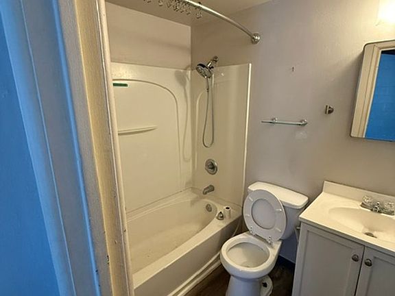 4th image of 1913 Anderson Ave APT 205