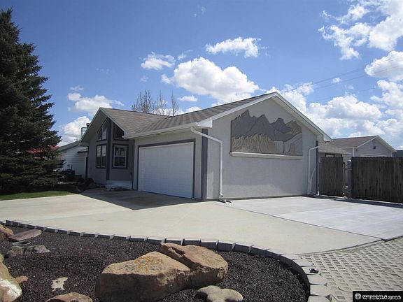 2nd image of 526 Pacific Dr