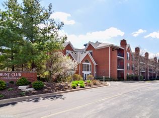 109 Hunt Club Dr, Saint Charles, IL 60174