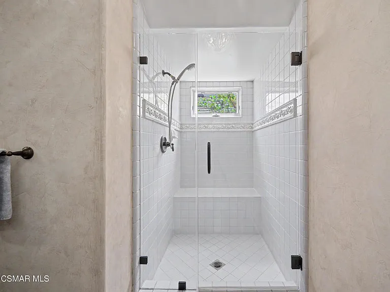 520 Ravensbury St — Photo 18