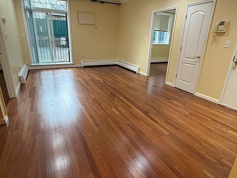 1587 W 4th St #1B — Photo 5