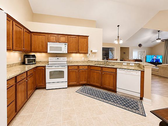 2nd image of 76 Mountain Meadow Cir