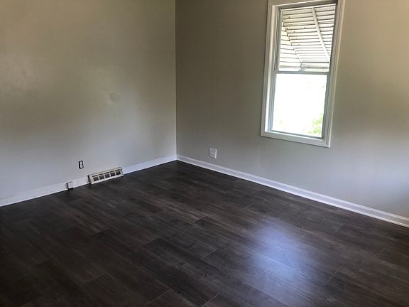 4th image of 10138 McLean Ave