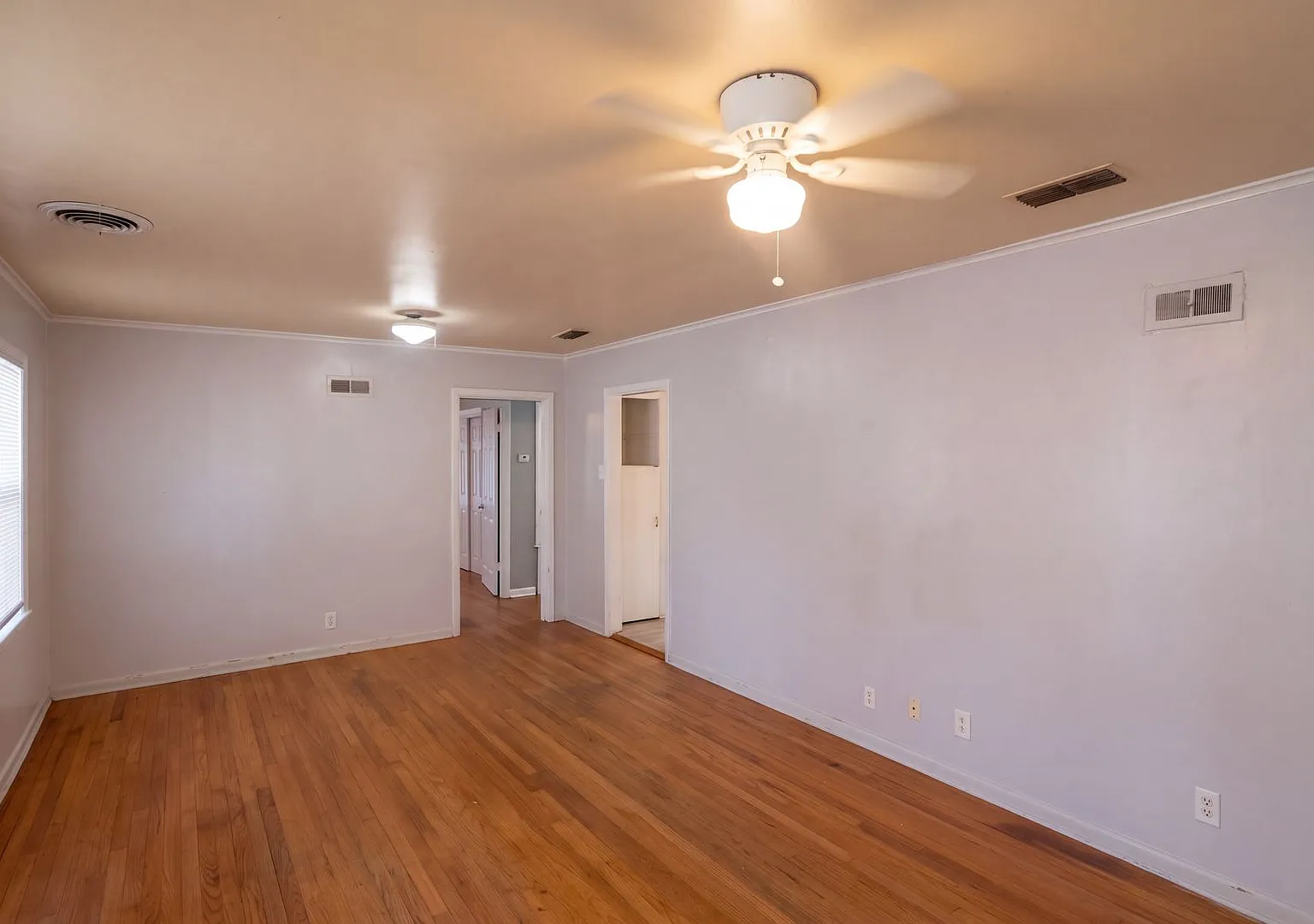 Highland - 2 Bed 1 Bath - 131 Lister — Photo 4