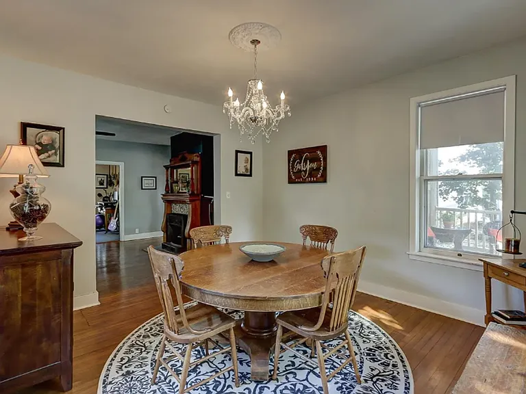 511 W Wisconsin St — Photo 12