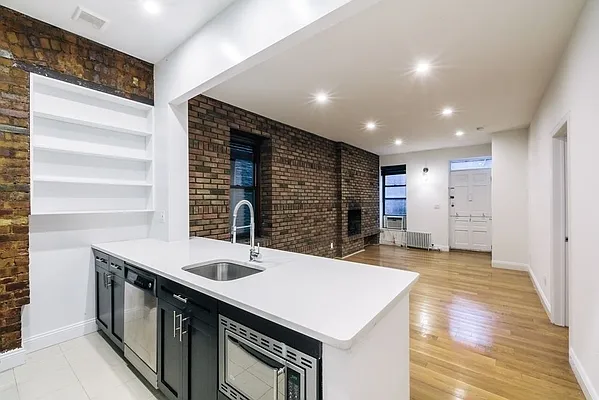 Rented by REAL New York | media 23