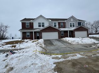 1716 Woods Edge Dr, Greenwood, IN