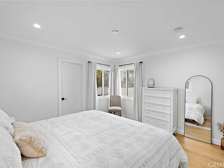 226 La Jolla Dr — Photo 23