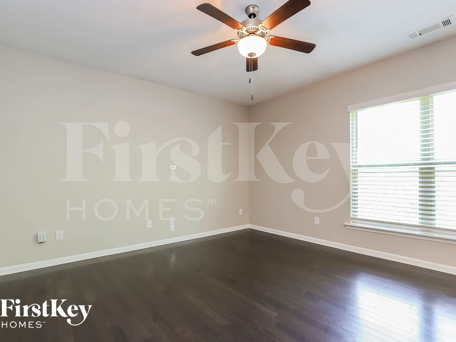 4 bed, 2.5 bath, 1956 sqft, $2,735 — Photo 4